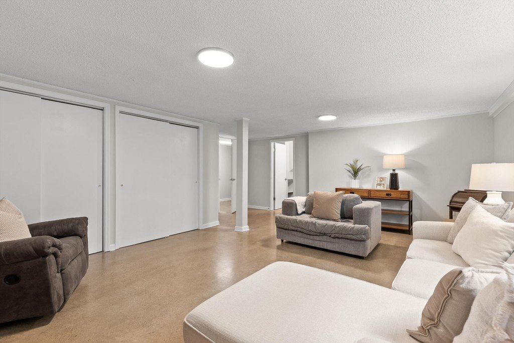 Signal Mountain, Tennessee, 37377, United States, 4 Bedrooms Bedrooms, ,4 BathroomsBathrooms,Residential,Forsale,1894388