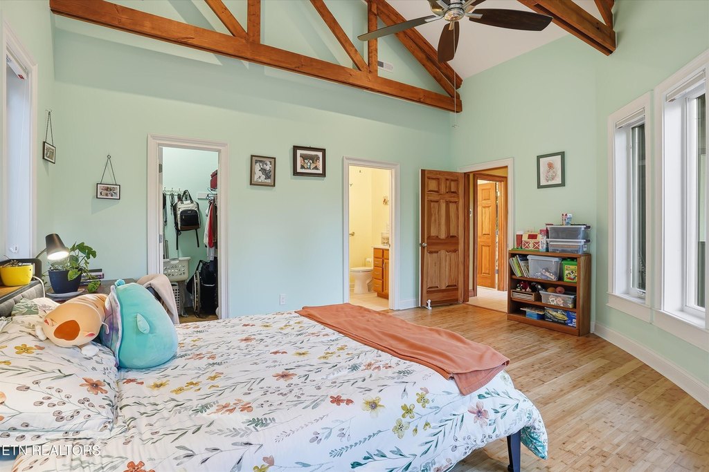 Maryville, Tennessee, 37803, United States, 2 Bedrooms Bedrooms, ,2.5 BathroomsBathrooms,Residential,Forsale,1999450