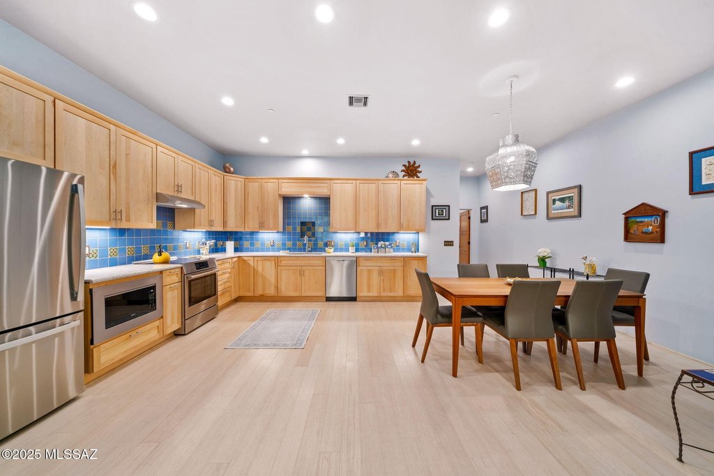 Tucson, Arizona, 85745, United States, 2 Bedrooms Bedrooms, ,2 BathroomsBathrooms,Residential,Forsale,2004419