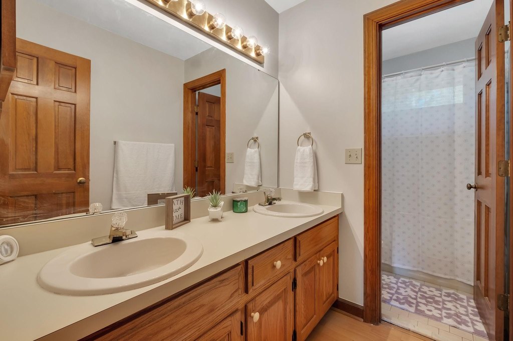 Tallahassee, Florida, 32312, United States, 3 Bedrooms Bedrooms, ,2.5 BathroomsBathrooms,Residential,Forsale,2004637