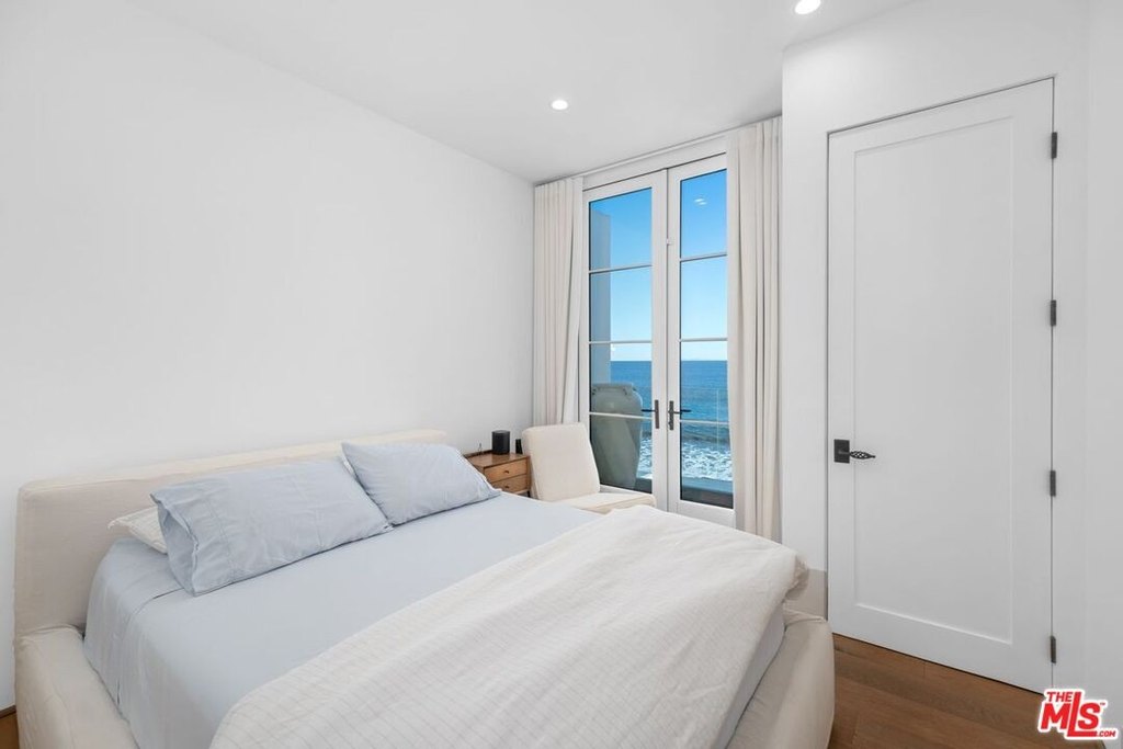 Malibu, California, 90265, United States, 3 Bedrooms Bedrooms, ,2.5 BathroomsBathrooms,Residential,Forsale,2009632