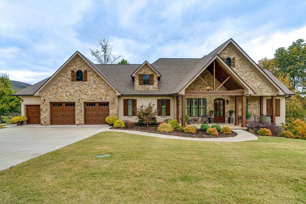 Chattanooga, Tennessee, 37419, United States, 4 Bedrooms Bedrooms, ,3.5 BathroomsBathrooms,Residential,Forsale,2009595