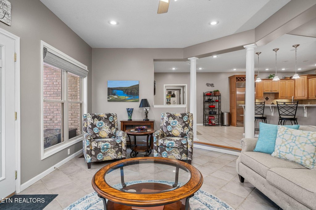 Crossville, Tennessee, 38558, United States, 4 Bedrooms Bedrooms, ,2.5 BathroomsBathrooms,Residential,Forsale,1996605