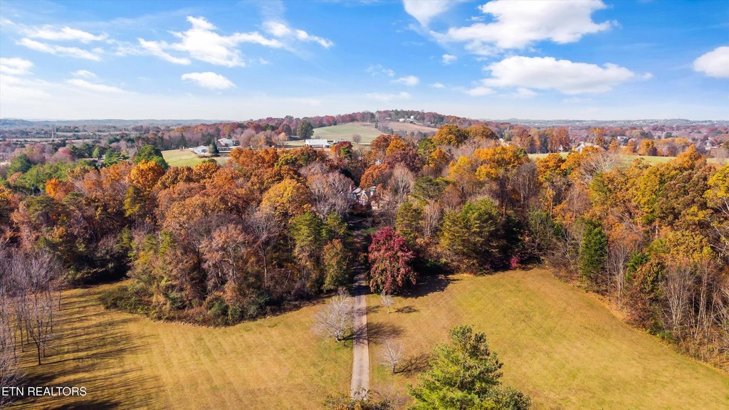 Maryville, Tennessee, 37803, United States, 5 Bedrooms Bedrooms, ,5.5 BathroomsBathrooms,Residential,Forsale,1999469