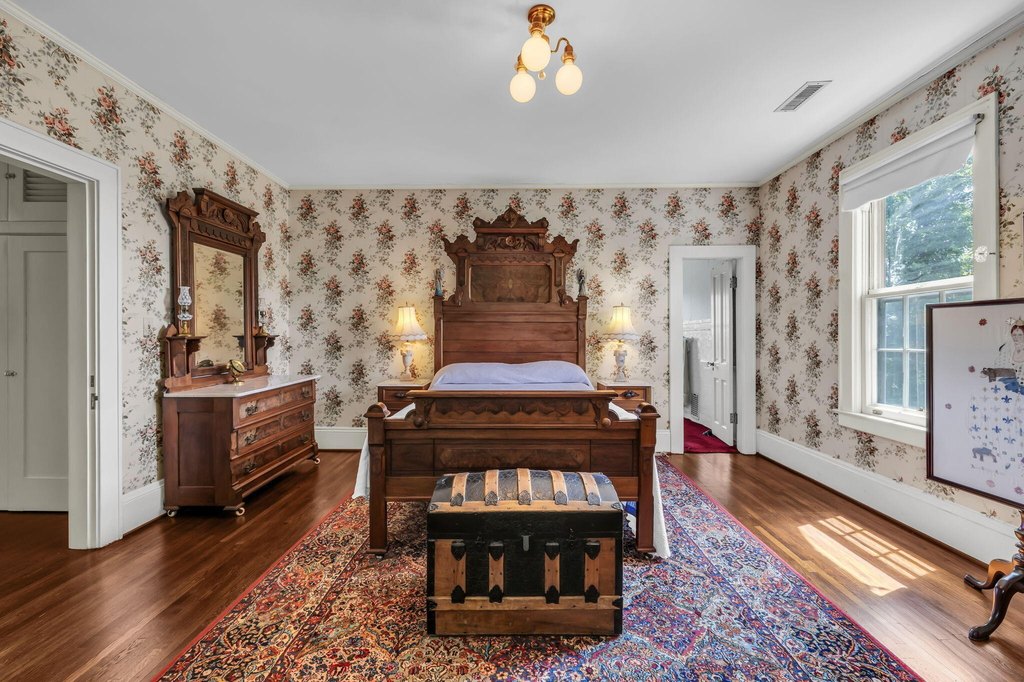 Chattanooga, Tennessee, 37404, United States, 5 Bedrooms Bedrooms, ,4 BathroomsBathrooms,Residential,Forsale,1963589