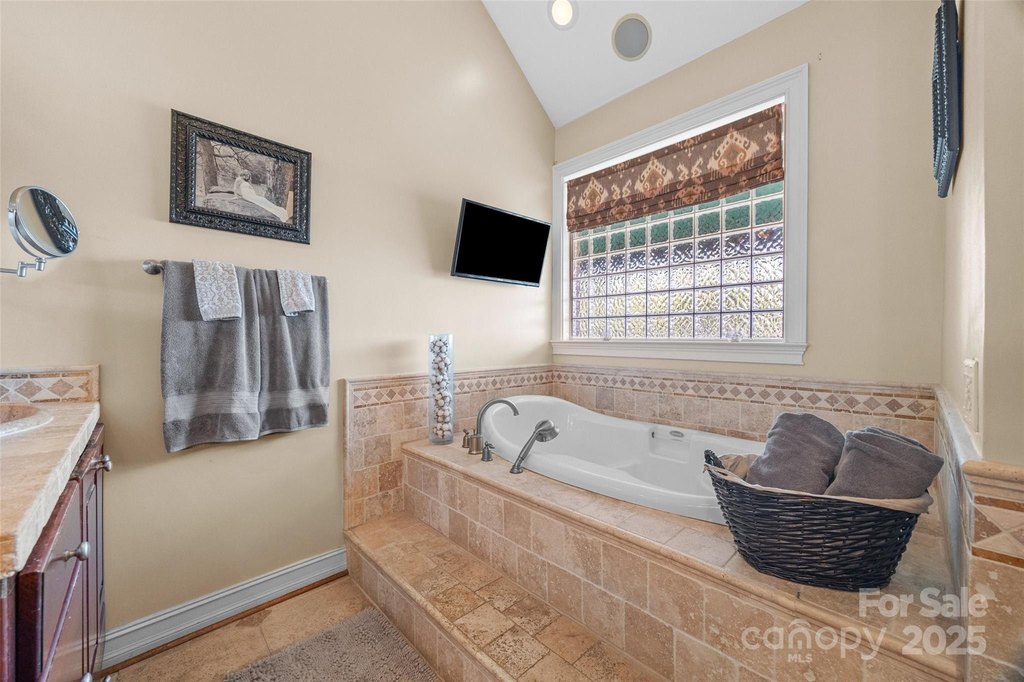 Clover, South Carolina, 29710, United States, 5 Bedrooms Bedrooms, ,7.5 BathroomsBathrooms,Residential,Forsale,2004572