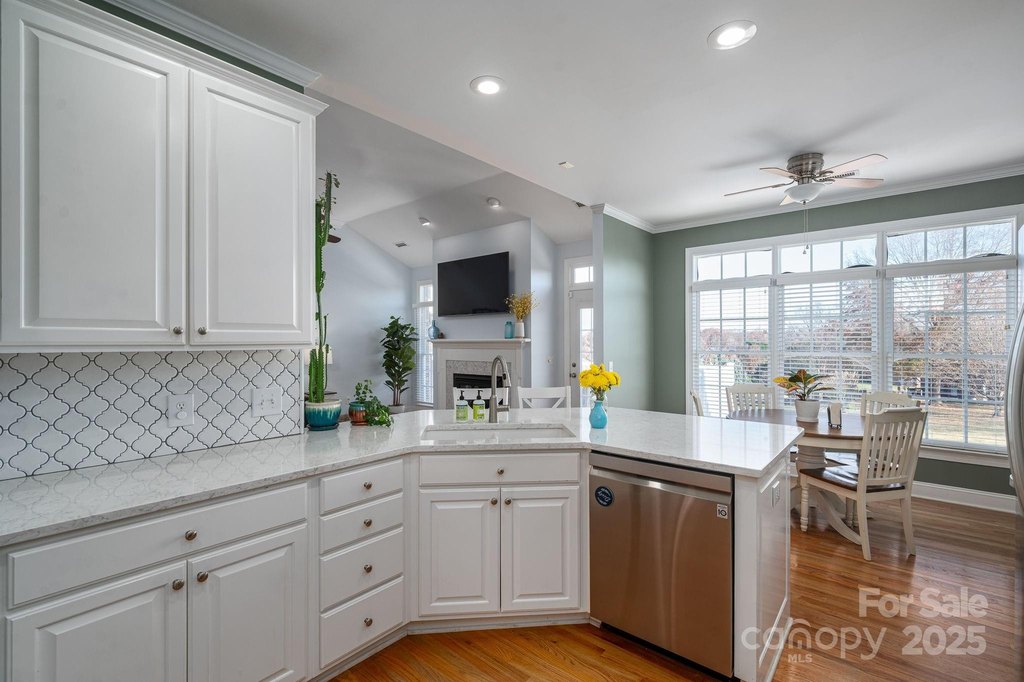 Conover, North Carolina, 28613, United States, 3 Bedrooms Bedrooms, ,4.5 BathroomsBathrooms,Residential,Forsale,2007719