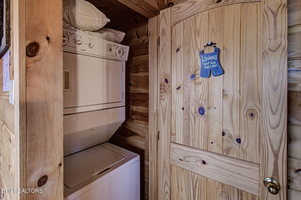 Sevierville, Tennessee, 37862, United States, 1 Bedroom Bedrooms, ,3 BathroomsBathrooms,Residential,Forsale,2012717