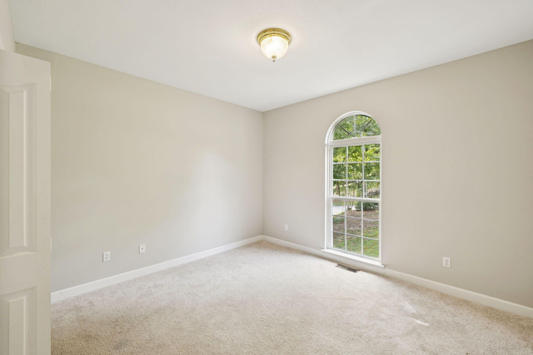 Harrison, Tennessee, 37341, United States, 4 Bedrooms Bedrooms, ,3 BathroomsBathrooms,Residential,Forsale,1946803