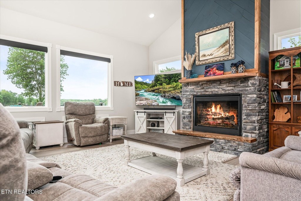 Crossville, Tennessee, 38572, United States, 3 Bedrooms Bedrooms, ,4.5 BathroomsBathrooms,Residential,Forsale,2010940