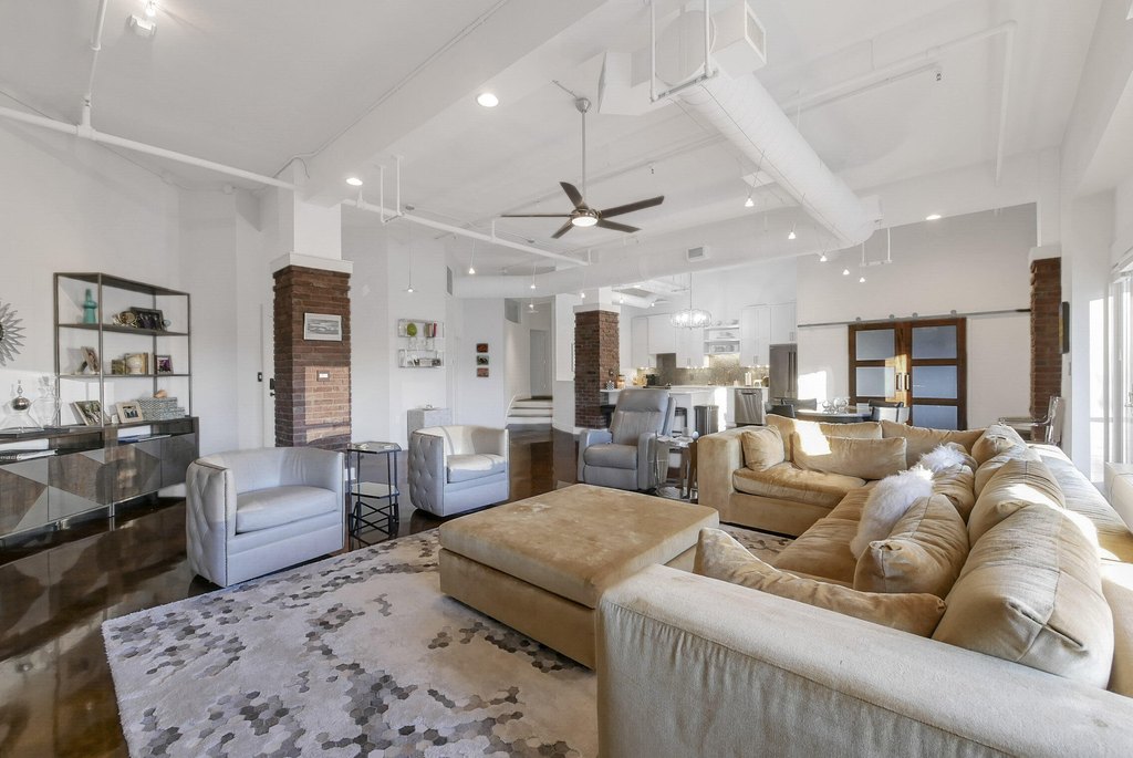 Chattanooga, Tennessee, 37402, United States, 2 Bedrooms Bedrooms, ,2 BathroomsBathrooms,Residential,Forsale,2004676