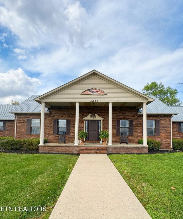 Jamestown, Tennessee, 38556, United States, 3 Bedrooms Bedrooms, ,4 BathroomsBathrooms,Residential,Forsale,1885998