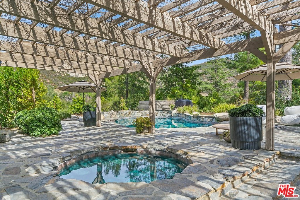 Calabasas, California, 91302, United States, 3 Bedrooms Bedrooms, ,2 BathroomsBathrooms,Residential,Forsale,2001432