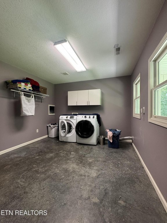 Kingston, Tennessee, 37763, United States, 4 Bedrooms Bedrooms, ,3.5 BathroomsBathrooms,Residential,Forsale,1893802