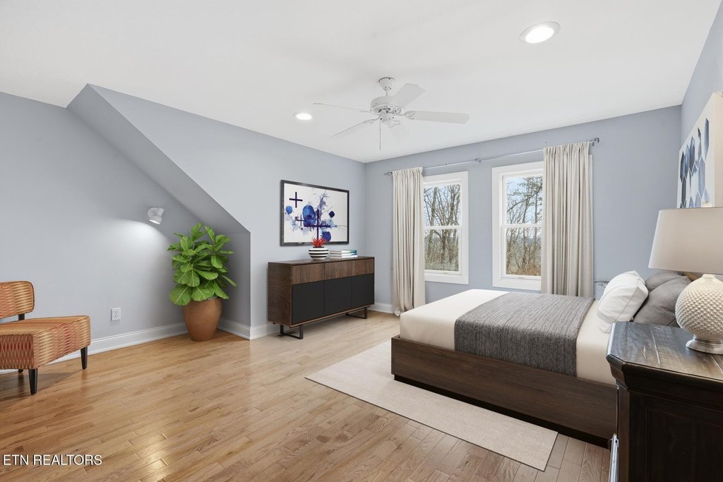 Kingston, Tennessee, 37763, United States, 4 Bedrooms Bedrooms, ,3.5 BathroomsBathrooms,Residential,Forsale,1893802