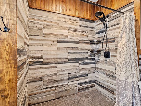 Leicester, North Carolina, 28748, United States, 3 Bedrooms Bedrooms, ,2 BathroomsBathrooms,Residential,Forsale,2004307