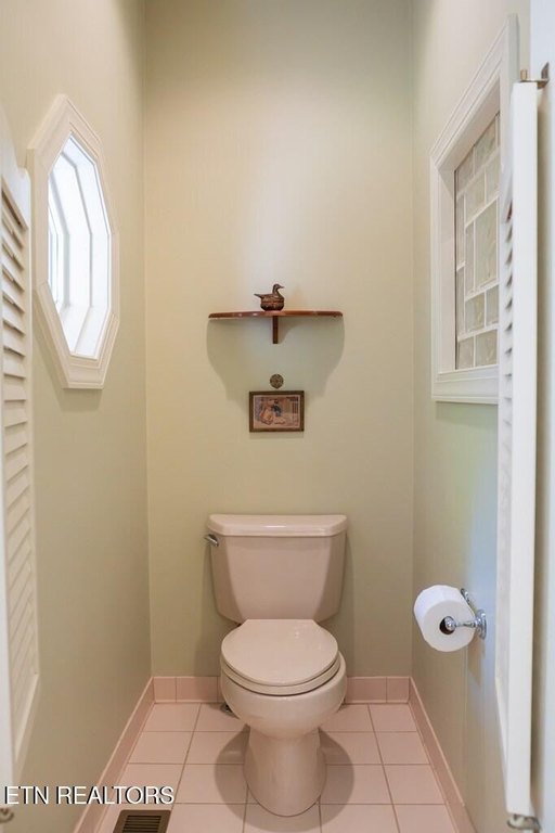 Livingston, Tennessee, 38570, United States, 3 Bedrooms Bedrooms, ,4.5 BathroomsBathrooms,Residential,Forsale,1952671