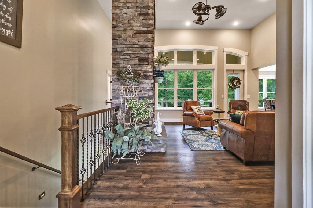 Jamestown, Tennessee, 38556, United States, 4 Bedrooms Bedrooms, ,4 BathroomsBathrooms,Residential,Forsale,1929826