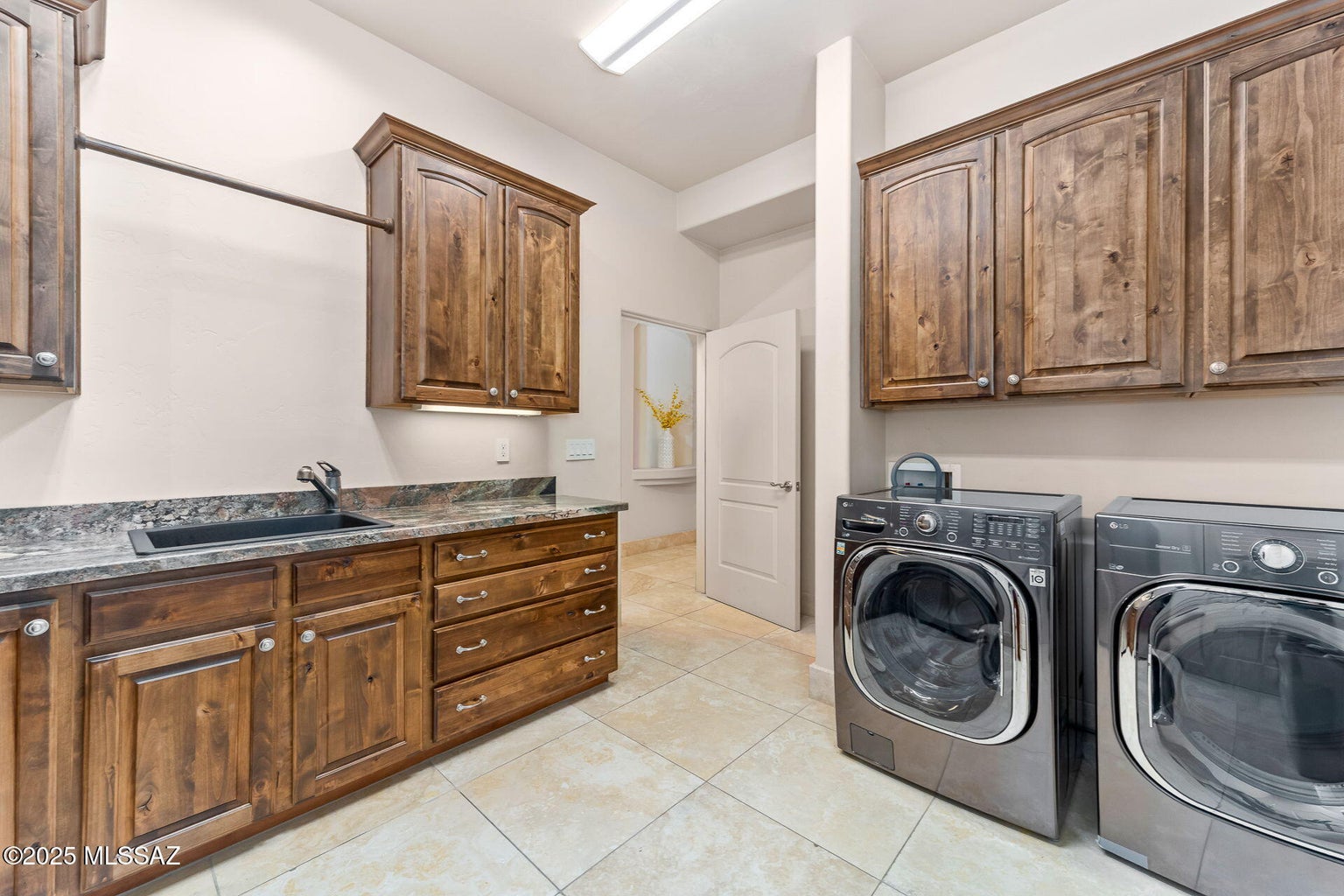 Tucson, Arizona, 85745, United States, 5 Bedrooms Bedrooms, ,5 BathroomsBathrooms,Residential,Forsale,2004432