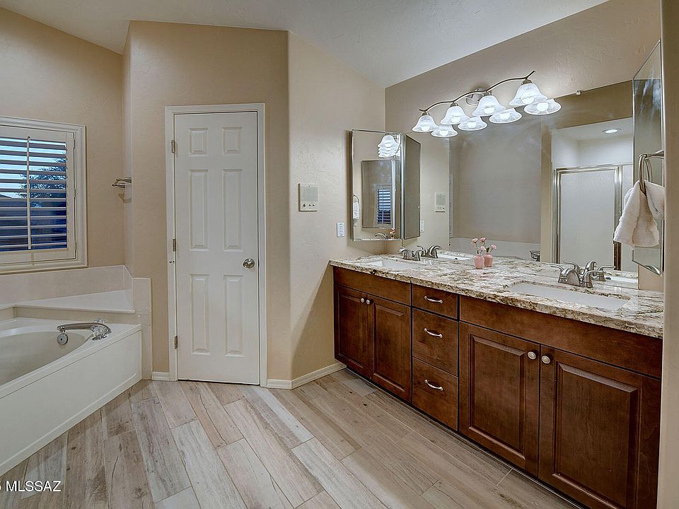 Tucson, Arizona, 85737, United States, 5 Bedrooms Bedrooms, ,3 BathroomsBathrooms,Residential,Forsale,2004435