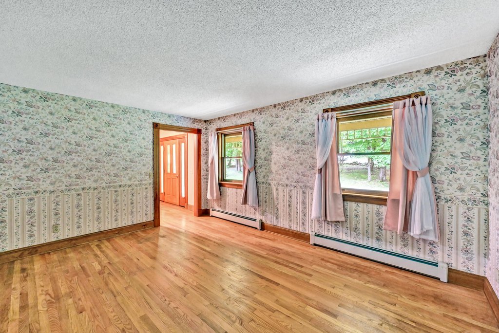 Wayne, Maine, 04284, United States, 4 Bedrooms Bedrooms, ,3 BathroomsBathrooms,Residential,Forsale,2004722