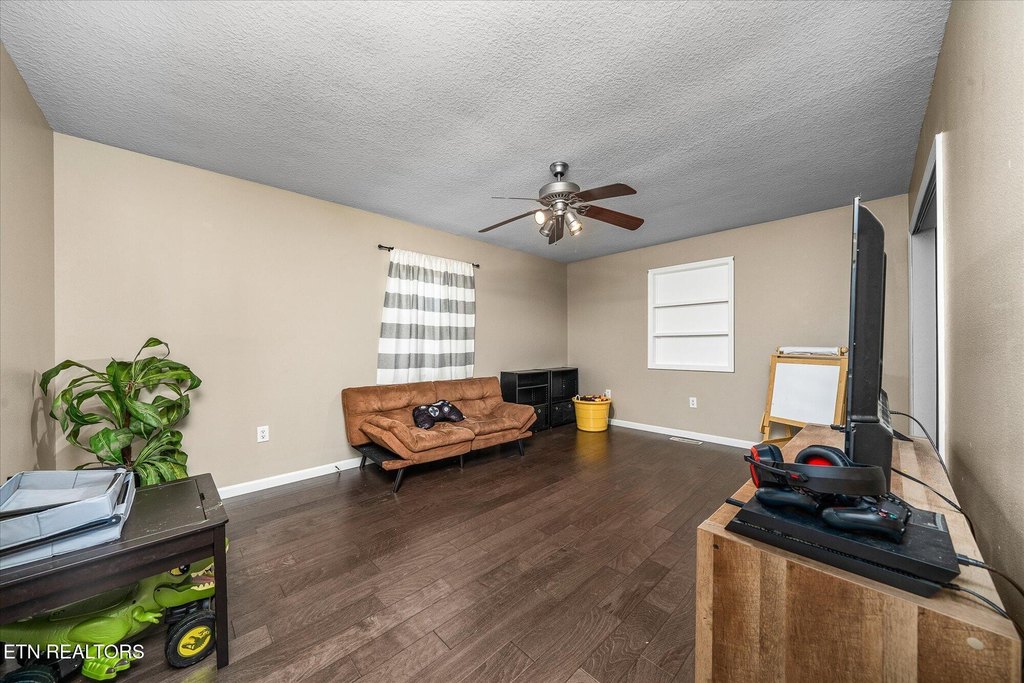 Crossville, Tennessee, 38555, United States, 3 Bedrooms Bedrooms, ,3.5 BathroomsBathrooms,Residential,Forsale,2010941