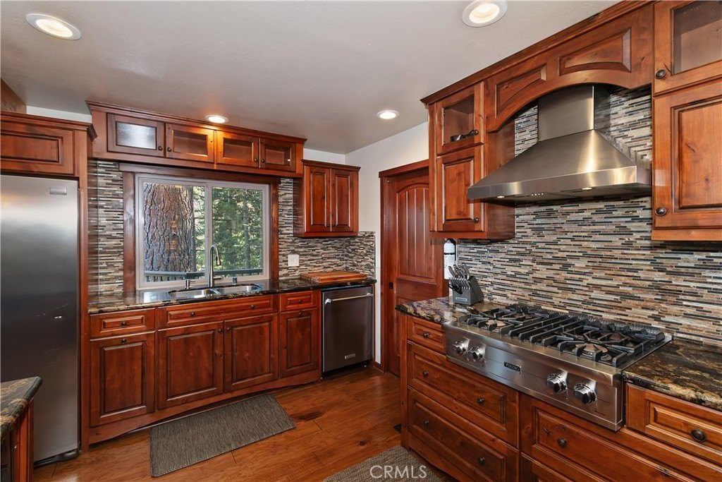 Lake Arrowhead, California, 92352, United States, 4 Bedrooms Bedrooms, ,4 BathroomsBathrooms,Residential,Forsale,2004864