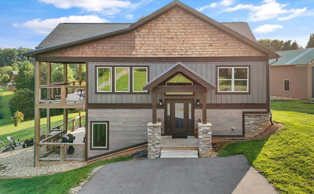 Sevierville, Tennessee, 37862, United States, 5 Bedrooms Bedrooms, ,5 BathroomsBathrooms,Residential,Forsale,1963563