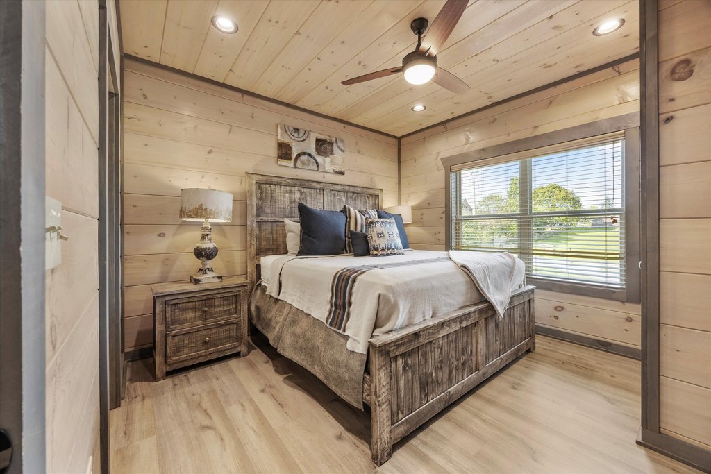 Sevierville, Tennessee, 37862, United States, 5 Bedrooms Bedrooms, ,5 BathroomsBathrooms,Residential,Forsale,1963563