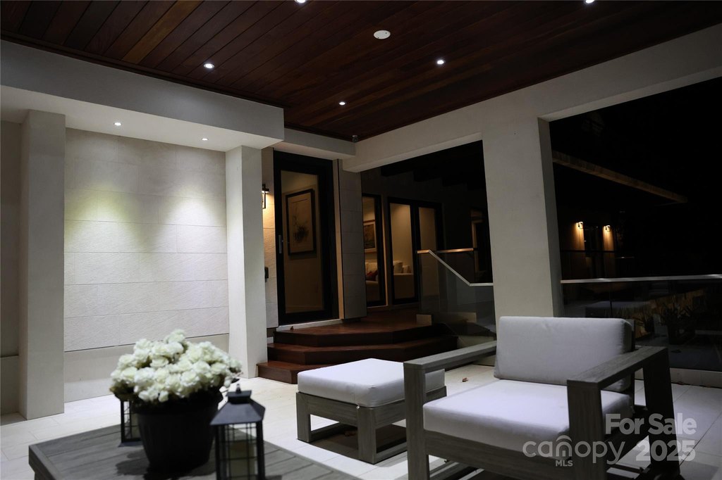 Asheville, North Carolina, 28804, United States, 3 Bedrooms Bedrooms, ,3.5 BathroomsBathrooms,Residential,Forsale,2011989