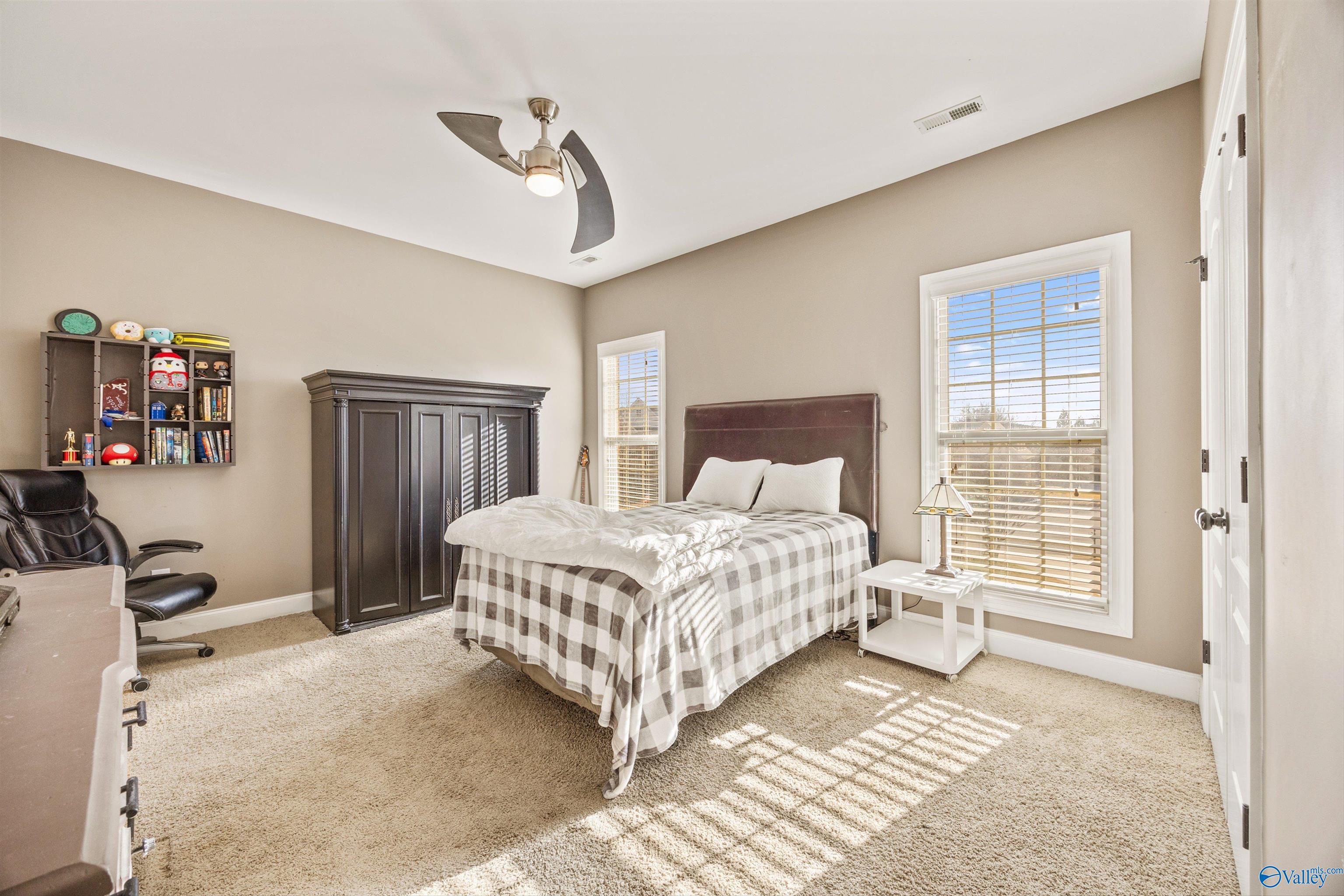 Owens Cross Roads, Alabama, 35763, United States, 5 Bedrooms Bedrooms, ,3.5 BathroomsBathrooms,Residential,Forsale,2007708