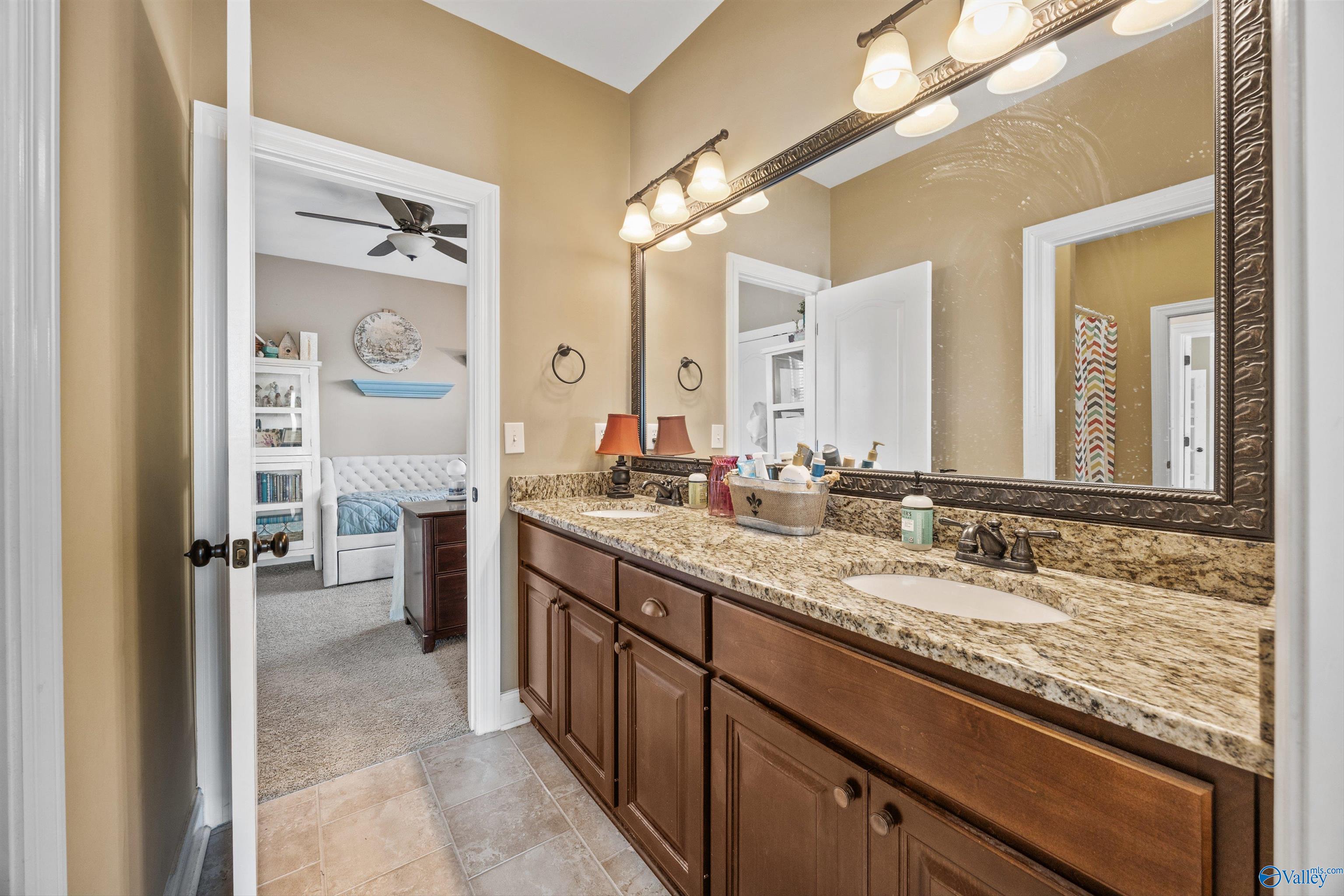 Owens Cross Roads, Alabama, 35763, United States, 5 Bedrooms Bedrooms, ,3.5 BathroomsBathrooms,Residential,Forsale,2007708