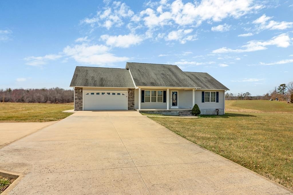 Jamestown, Tennessee, 38556, United States, 2 Bedrooms Bedrooms, ,2 BathroomsBathrooms,Residential,Forsale,1886027