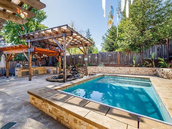 Cloverdale, California, 95425, United States, 2 Bedrooms Bedrooms, ,2 BathroomsBathrooms,Residential,Forsale,2004747