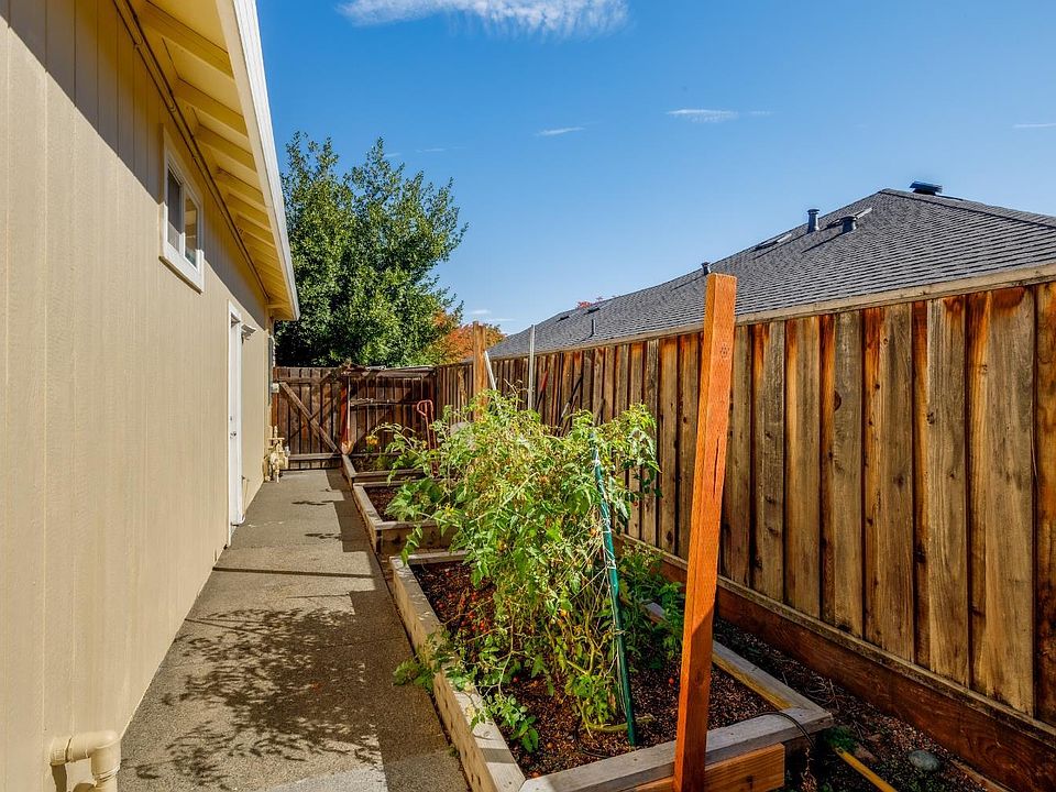 Cloverdale, California, 95425, United States, 2 Bedrooms Bedrooms, ,2 BathroomsBathrooms,Residential,Forsale,2004747
