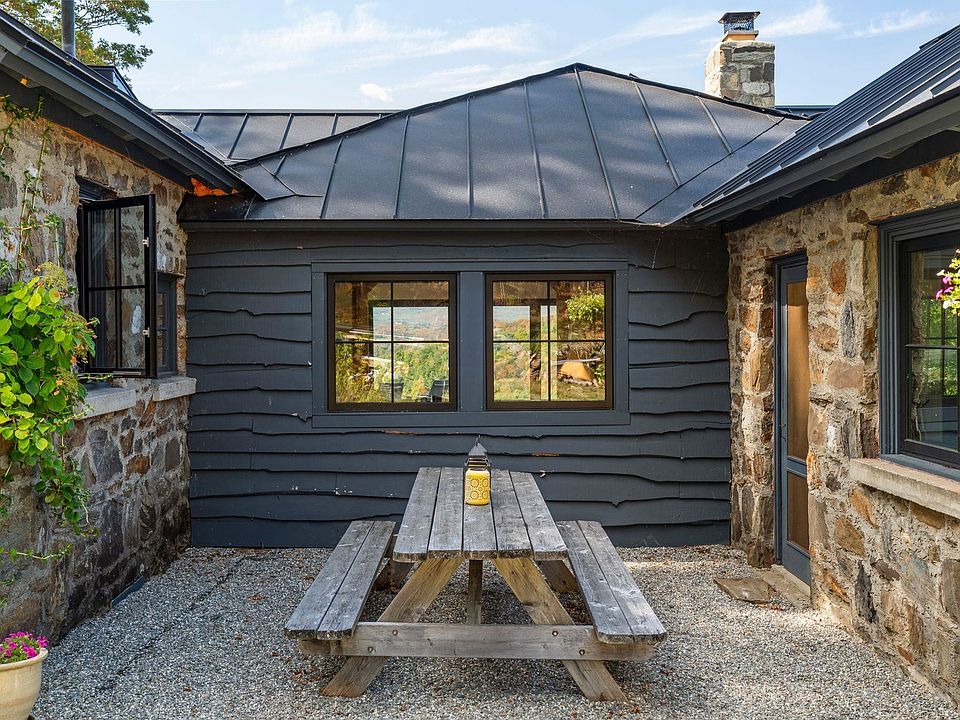 Pomfret, Vermont, 05067, United States, 4 Bedrooms Bedrooms, ,2.5 BathroomsBathrooms,Residential,Forsale,2004853