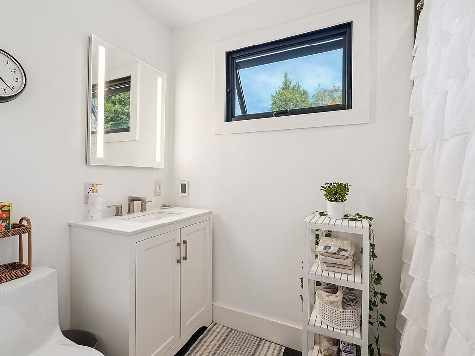 Pomfret, Vermont, 05067, United States, 4 Bedrooms Bedrooms, ,2.5 BathroomsBathrooms,Residential,Forsale,2004853