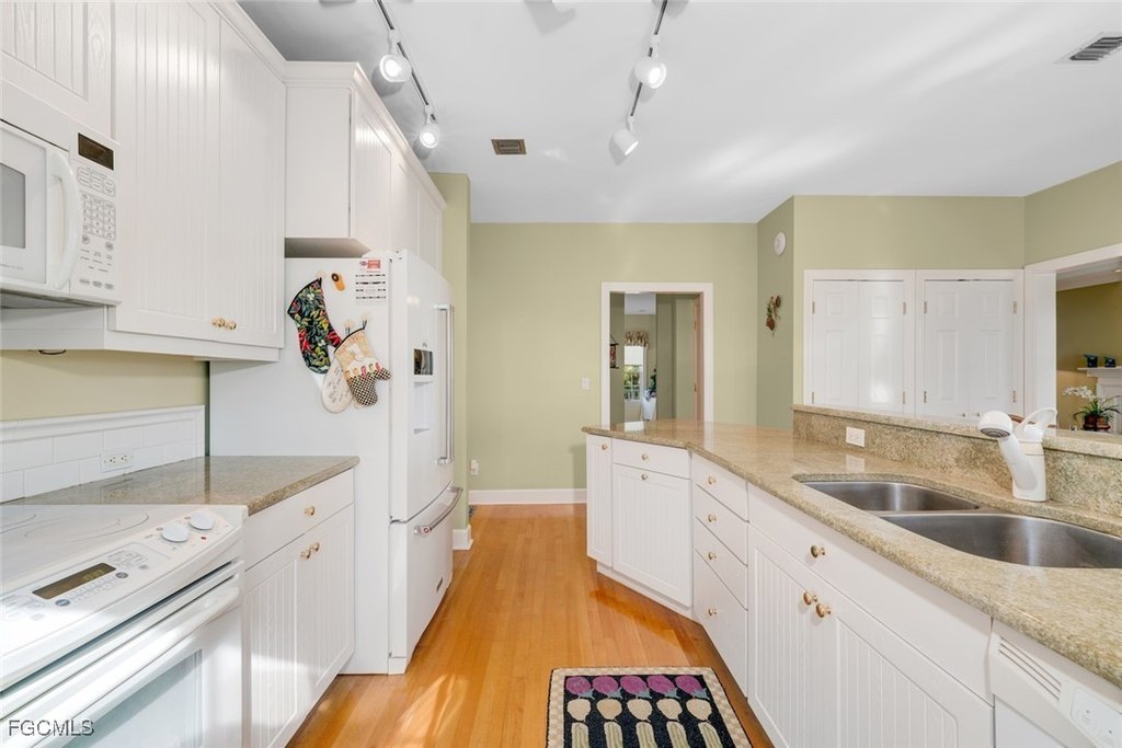 Sanibel, Florida, 33957, United States, 5 Bedrooms Bedrooms, ,3 BathroomsBathrooms,Residential,Forsale,2004793