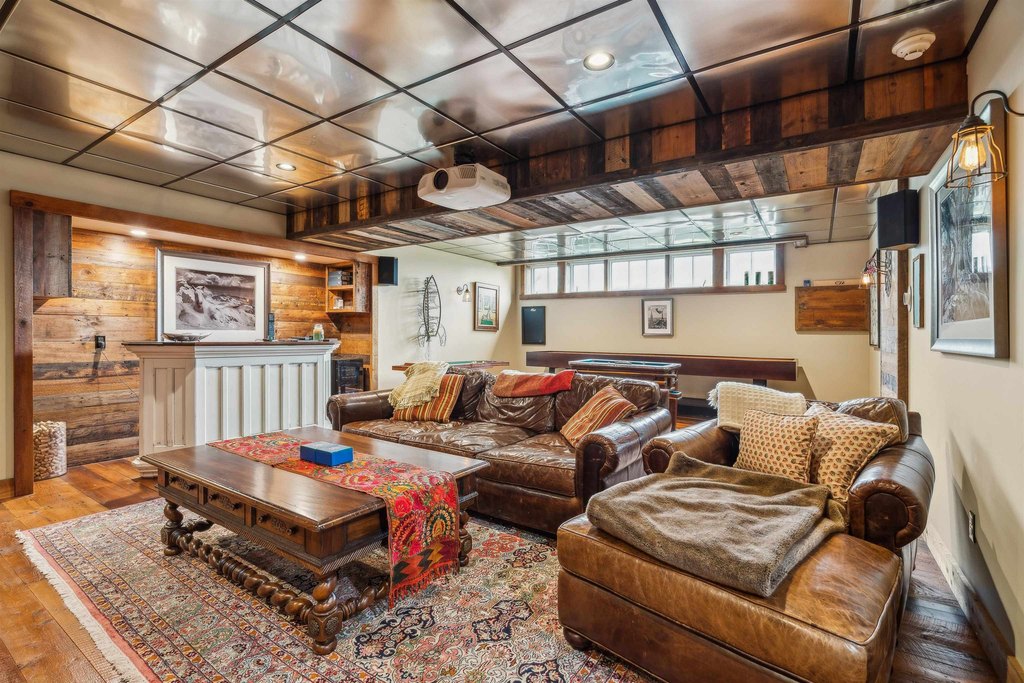 Barnard, Vermont, 05031, United States, 7 Bedrooms Bedrooms, ,7.5 BathroomsBathrooms,Residential,Forsale,1999505