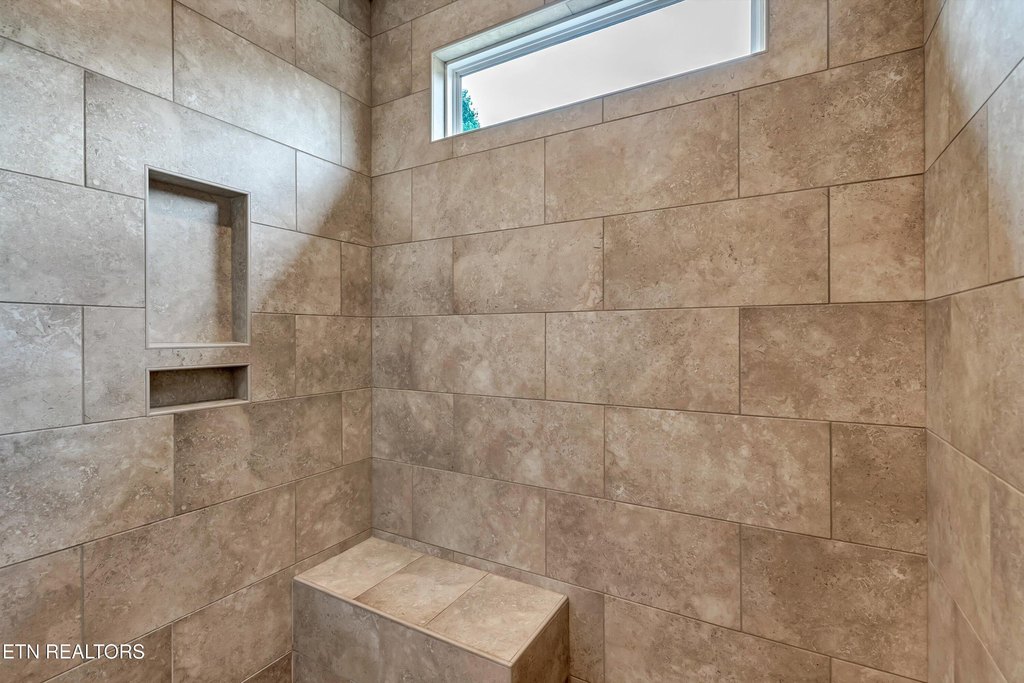 Loudon, Tennessee, 37774, United States, 3 Bedrooms Bedrooms, ,3 BathroomsBathrooms,Residential,Forsale,1910204