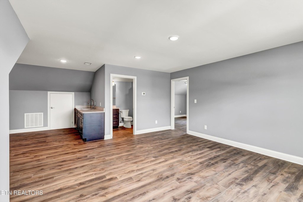 Loudon, Tennessee, 37774, United States, 3 Bedrooms Bedrooms, ,3 BathroomsBathrooms,Residential,Forsale,1910204