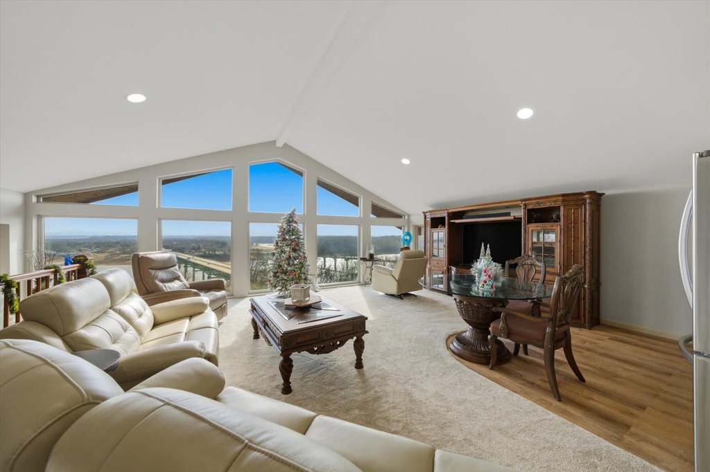 White Pine, Tennessee, 37890, United States, 3 Bedrooms Bedrooms, ,3.5 BathroomsBathrooms,Residential,Forsale,2012711