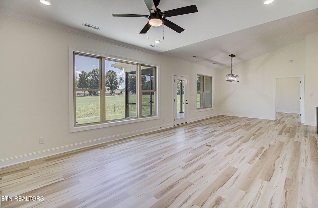 Vonore, Tennessee, 37885, United States, 3 Bedrooms Bedrooms, ,2 BathroomsBathrooms,Residential,Forsale,1910198