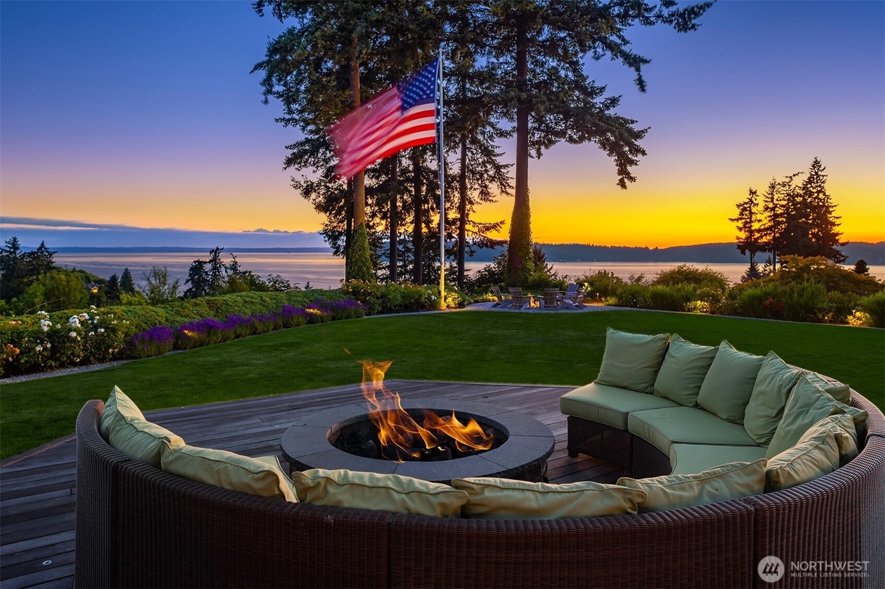 Mukilteo, Washington, 98275, United States, 4 Bedrooms Bedrooms, ,4 BathroomsBathrooms,Residential,Forsale,2009203