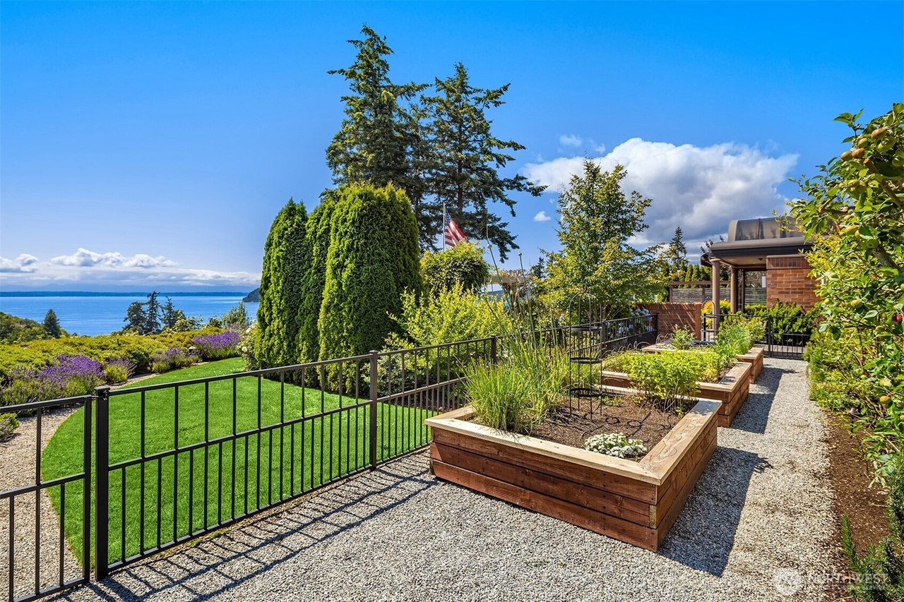 Mukilteo, Washington, 98275, United States, 4 Bedrooms Bedrooms, ,4 BathroomsBathrooms,Residential,Forsale,2009203