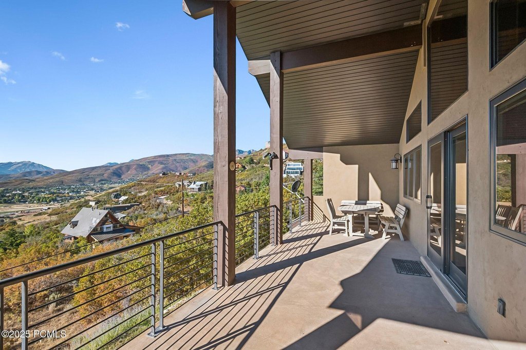 Midway, Utah, 84049, United States, 4 Bedrooms Bedrooms, ,2.5 BathroomsBathrooms,Residential,Forsale,1994162