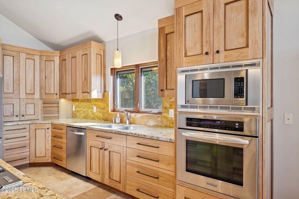 Midway, Utah, 84049, United States, 4 Bedrooms Bedrooms, ,2.5 BathroomsBathrooms,Residential,Forsale,1994162