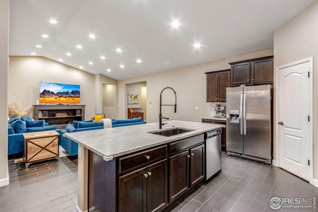 Longmont, Colorado, 80501, United States, 3 Bedrooms Bedrooms, ,2 BathroomsBathrooms,Residential,Forsale,2009201