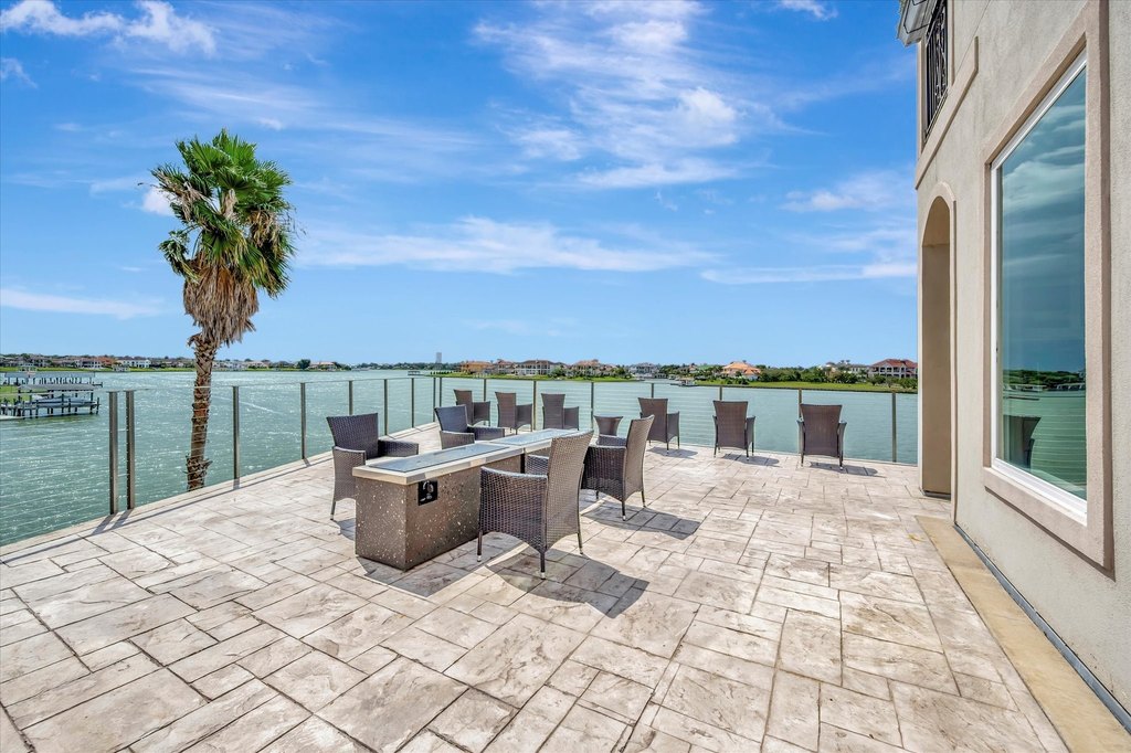 Seabrook, Texas, 77586, United States, 5 Bedrooms Bedrooms, ,4 BathroomsBathrooms,Residential,Forsale,1954136