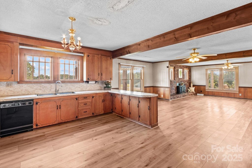 Kannapolis, North Carolina, 28081, United States, 6 Bedrooms Bedrooms, ,4 BathroomsBathrooms,Residential,Forsale,1985977